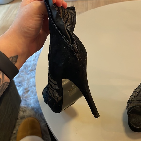 Heels - Picture 4 of 4